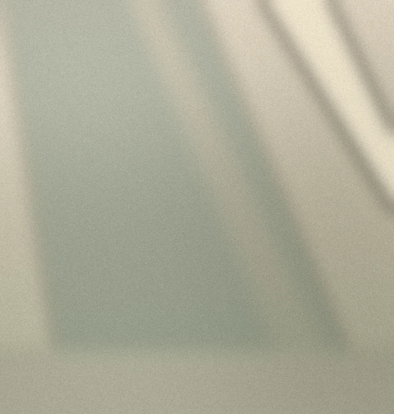 Luz atravessando formas arquitetônicas e criando sombras